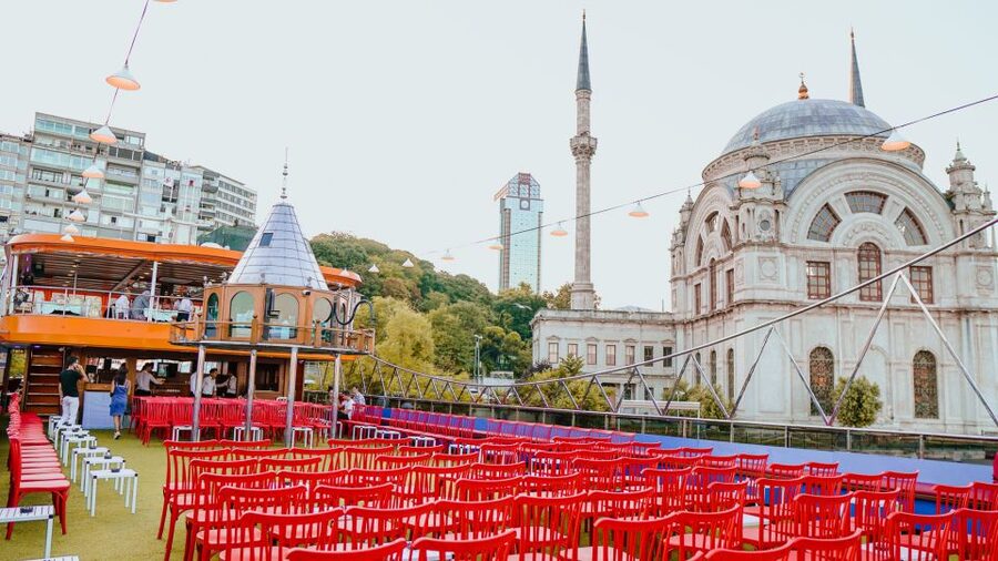 Istanbul: Turkish Night on the Bosphorus Dinner Cruise - The henna ceremony and regional traditions