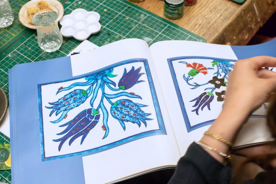 Istanbul: Turkish Tile Painting & Ceramic Workshop w/ Snacks - The Sirkeci meeting point needs checking