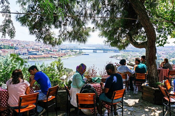 Istanbul Two Continents Tour with Lunch and Bosphorus Cruise - Çamlıca Mosque: a modern place of worship