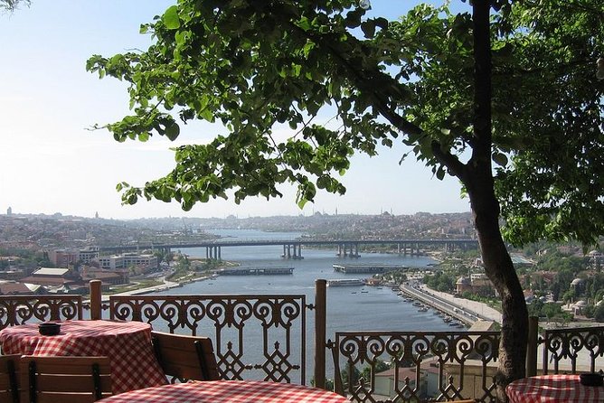 Istanbul Two Continents Tour with Lunch and Bosphorus Cruise - Eyüp Sultan Mosque: Istanbul’s spiritual center