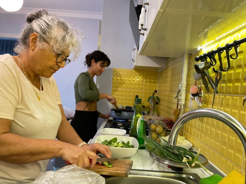 Istanbul: Vegan/Vegetarian Cooking Class with Locals at Home - Starting with tea near Taksim
