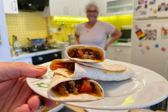 Istanbul Vegan/Vegeterian Cooking Class with Locals at Home - Sitting down for the family meal