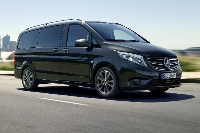 Istanbul VIP Airport Transfer by Mercedes Vito - Arriving at Istanbul Airport in a private vehicle