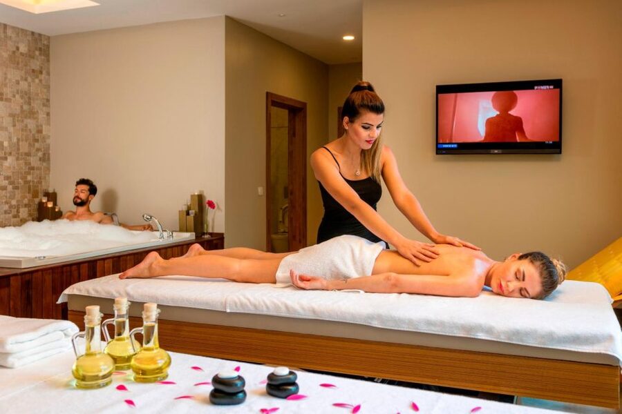 Istanbul: VIP Turkish Bath & Free Transfers - Sauna and steam room: warming up the ritual