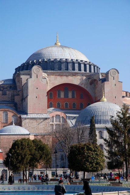Istanbul Walking Tour: Discovering Old Town - Hagia Sophia in a 75-minute visit
