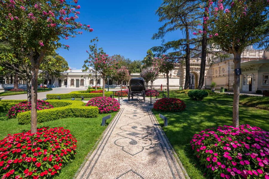 Istanbul: Yildiz Palace & Museum Skip the Ticket Line Entry - Getting to the Valide Gate entrance