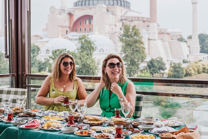 Love in Istanbul: Perfect Photo Moments at Iconic Locations - A polished photo session at Istanbul’s best-known backdrops