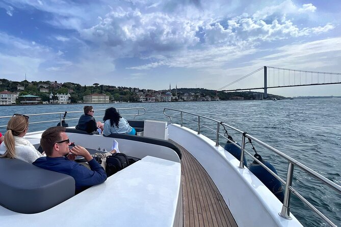 Luxury Bosphorus Yacht Cruise – Stopover in Asian Side - The guide and the pace of the commentary