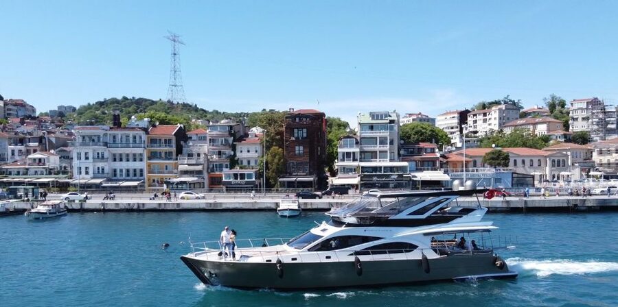Luxury Private Yacht Rental - What the guide adds