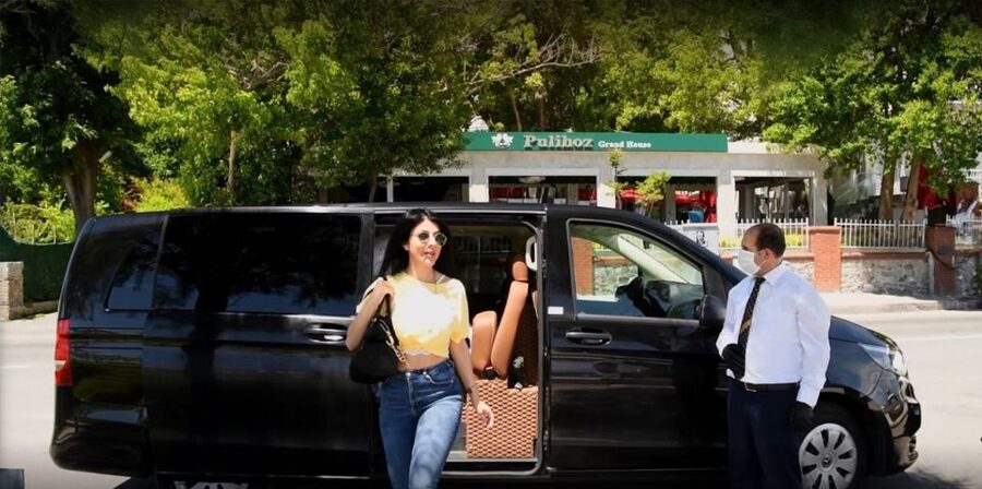 Luxury Private Yacht Rental - Pickup in a private van