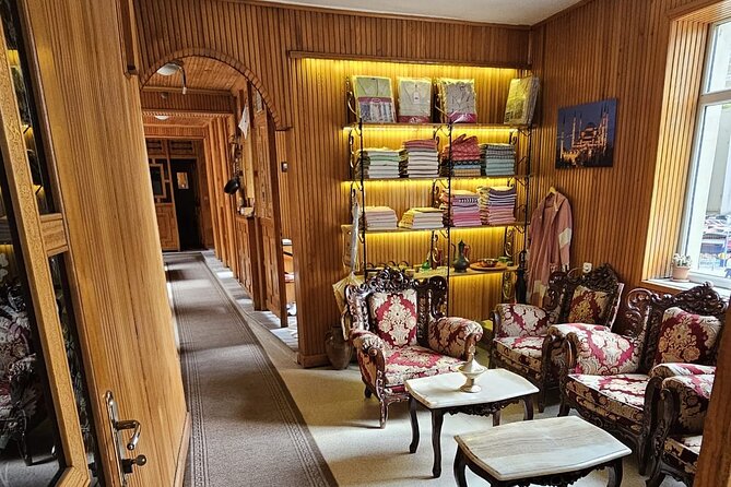 Mixed Turkish Bath in Istanbul - Staff, language, and service style