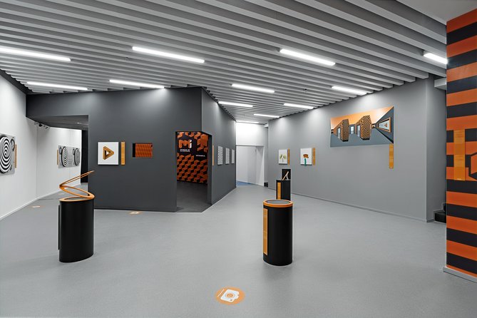 Museum of Illusions Istanbul Ticket - Staff help and the social side of the visit