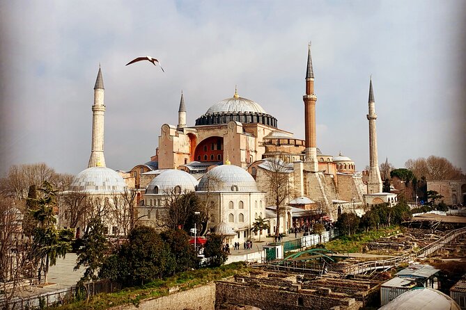 Private 5-6h: Topkapi + Hagia Sophia + Blue Mosque + Grand Bazaar - Hagia Sophia, one hour of changing empires