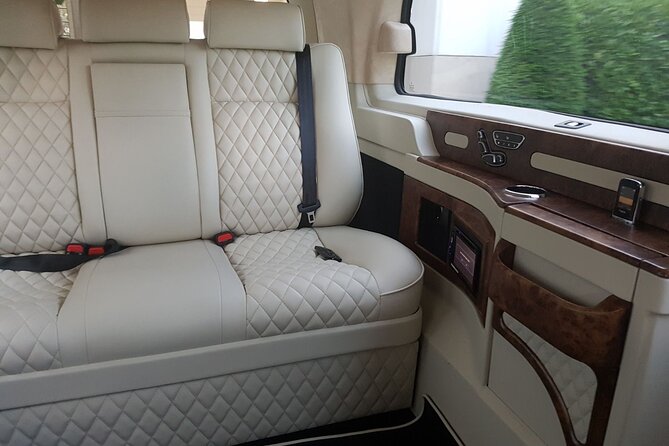 Private Airport Transfer in Istanbul - Finding the meeting point after landing