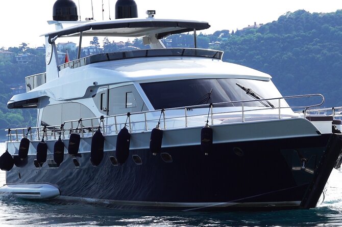 Private Bosphorus Sightseeing Cruise on Luxury Yacht - Starting at Kabataş and getting oriented