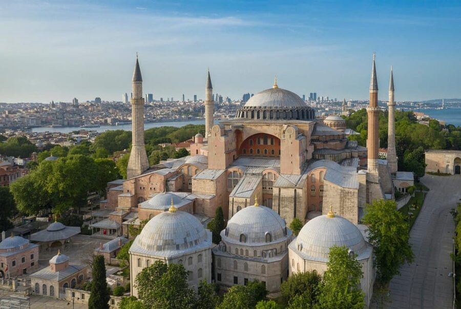 Private Car Tour of Istanbul Old City and Top 7 Attractions - What the guide adds to the monuments