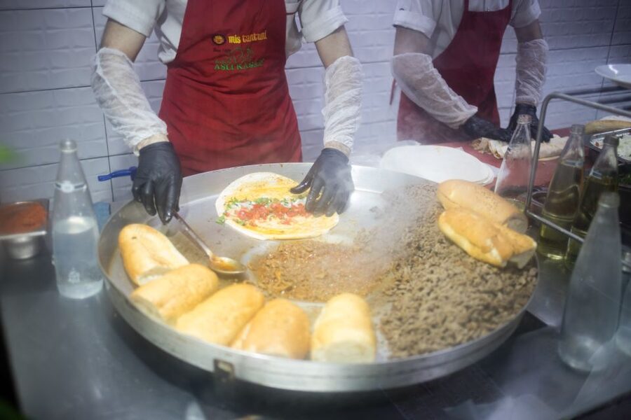 Private Food Tour in Local Food Markets in Asian Side by Van - Tantuni and lahmacun, two quick-fire favorites