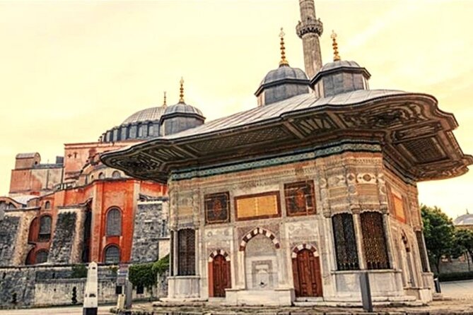 Private Guided Basilica Cistern and Topkapi Palace with Skip Line - The guides and the kind of service to expect