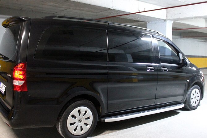 Private Istanbul Airport (IST) Arrival or Departure Transfer - Cars and minivans for different group sizes