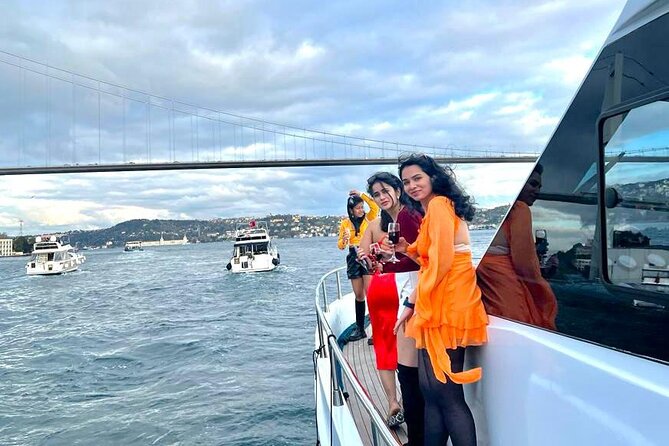 Private Luxury Yacht Cruise in Istanbul Bosphorus - Dolmabahçe Palace and the waterfront of Ottoman power