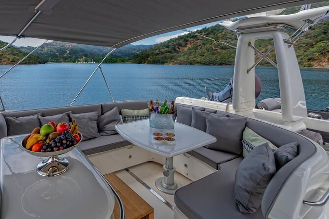 Private Luxury Yacht Cruise on Bosphorus - Rumeli Fortress and the narrowest stretch