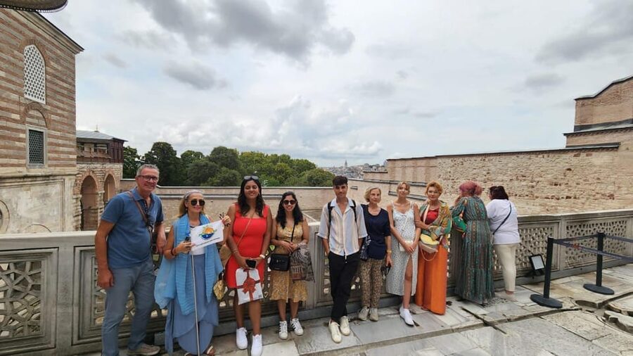 Private Topkapi Palace and Harem Tour with Skip Line Entry - Royal apartments, Treasury, and the famous jewels