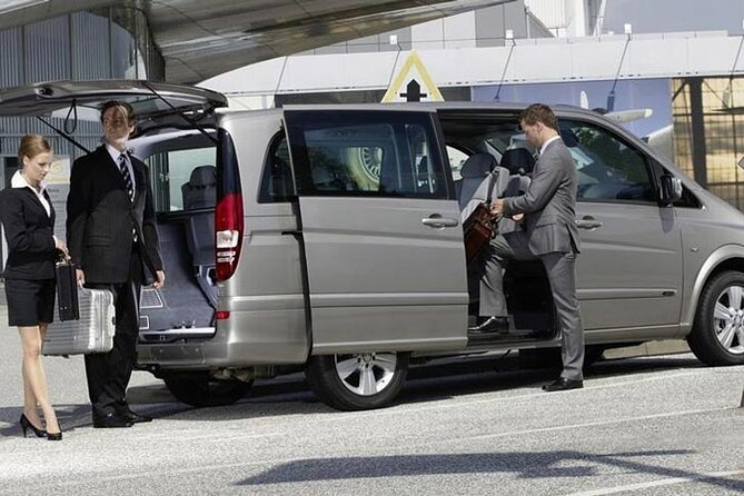 Private Transfer from Istanbul Airport (IST) to Istanbul Hotels - Hotel areas included, and the major limit
