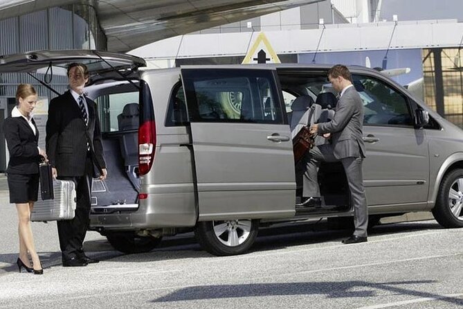 Private Transfer from Istanbul Hotels to Istanbul Airport (IST) - Pickup from Sultanahmet, Taksim, and Şişli