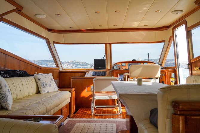 Private Yacht Cruise on Bosphorus - Küçüksu Palace and Beylerbeyi Palace
