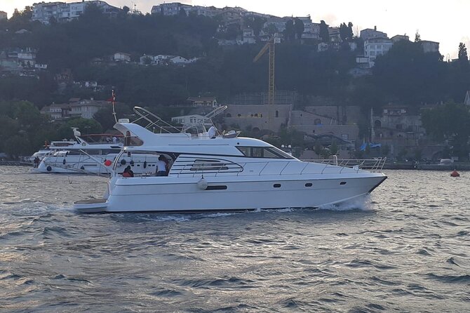 Private Yacht Voyage : Music, Wine & Snacks for Groups - Price, group size, and the value of going private