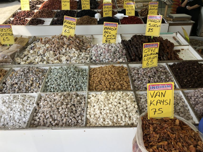 Roman Aqueduct, Sehzade Mosques &Women's Market - The eastern Turkish food market in Fatih