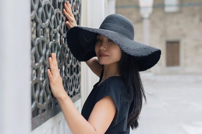 Rooftop Photoshoot in Istanbul - Lantern portraits with plenty of color