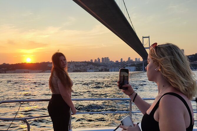 Scenic Bosphorus Sunset Cruise – 2.5 Hours of Luxury & Views - Beylerbeyi Palace, Üsküdar, and the Maiden’s Tower
