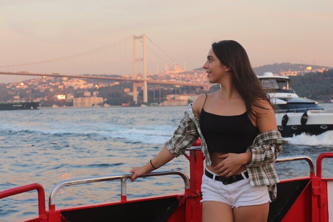 Short Bosphorus Cruise Tour With Hotel Pickup And Audio Guide - Starting in Eminönü and arranging hotel pickup