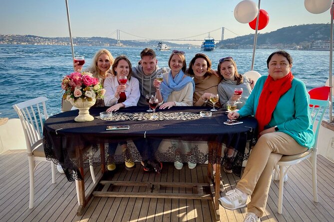 Skip line Old Town tour with Bosphorus Yacht Ride - Your one-hour pause at Galata Bridge