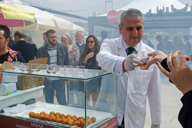 Street Food Tour in Istanbul [Don't Miss it] - Çiğ köfte and pomegranate juice in Sirkeci