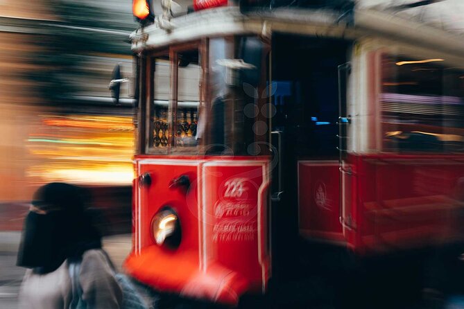 Street Food & Wine Pairing Kadikoy Evening Tour - What the guides add to the evening