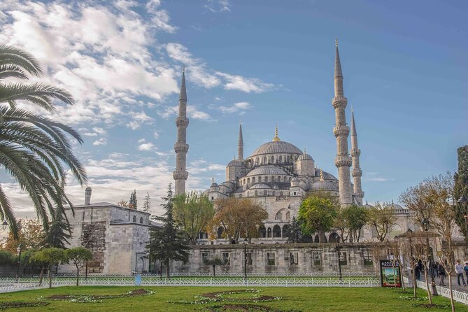 Suleyman's magnificent path: Mosques and Bazaars Tour - Çemberlitaş and Nuruosmaniye Mosque
