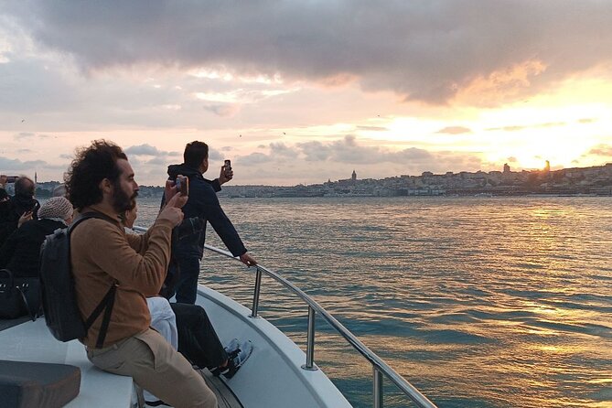Sunset Cruise on Luxury Yacht with Transfers - Anadolu Fortress and Küçüksu on the Asian side