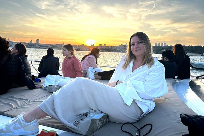 Sunset or Daytime Istanbul Guided Luxury Yacht Cruise with Snacks - Anadolu Hisarı and the Asian side