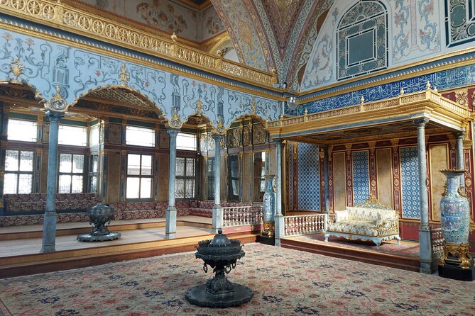 The Must See Old City Tour in Istanbul - Blue Mosque: a short visit with important limits