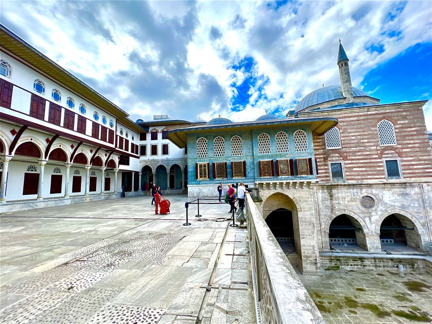 Topkapi Palace&Harem-Guided Tour-Skip lines- All tickets inc - The second courtyard and the Harem