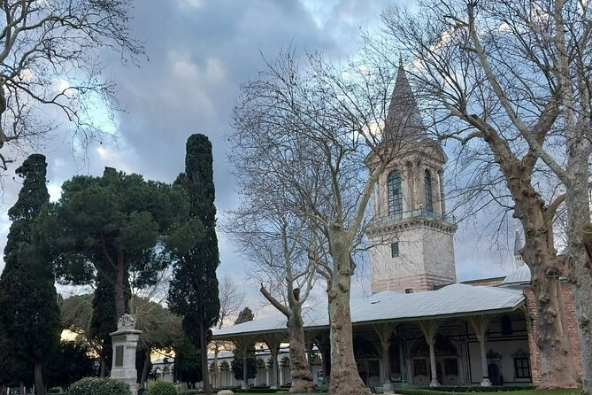 Topkapi Palace with Harem Walking Tour with Guide - Treasury, gardens, and Enderun