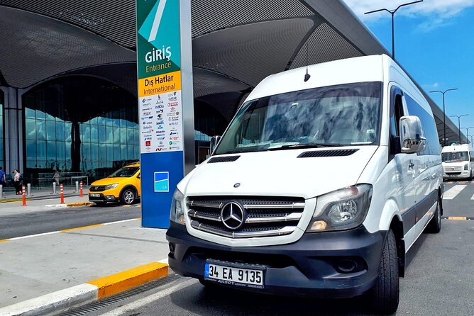 VIP Daily Transfer from the Istanbul Airport to Istanbul City - Wi-Fi, air conditioning, and the first hour in Istanbul